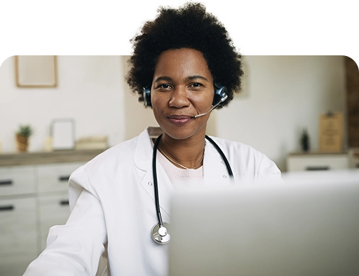 Médica no Computador